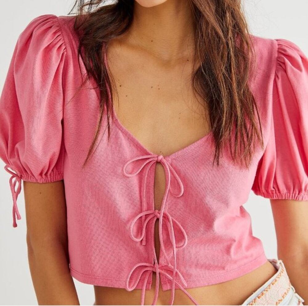 Free People Kitty Tee in Velvet Rose Size Medium Preppy Tie Front Puff Sleeve